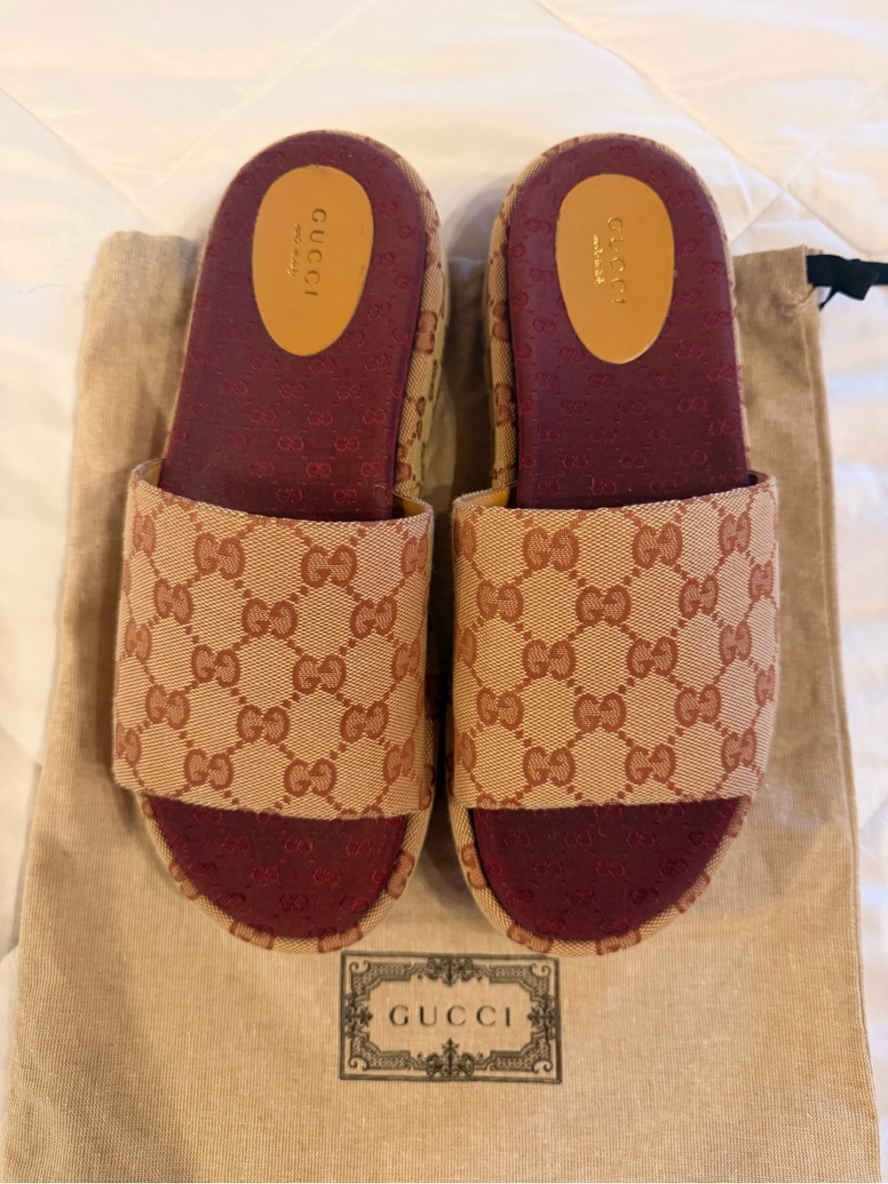 Gucci Beige GG Canvas Slide Sandals with Burgundy Footbed